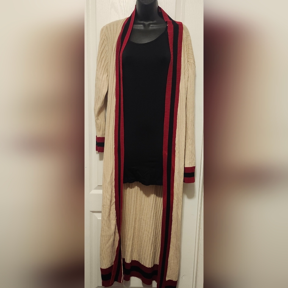 Boohoo Plus Beige and Burgundy Long Cardigan Size 16 EUC